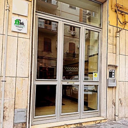 Отель Punto House Ferrovia Неаполь Экстерьер фото