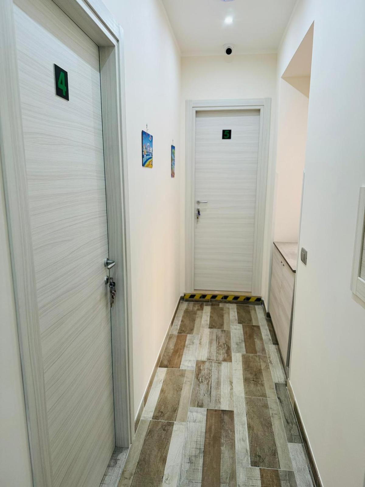 Отель Punto House Ferrovia Неаполь Экстерьер фото