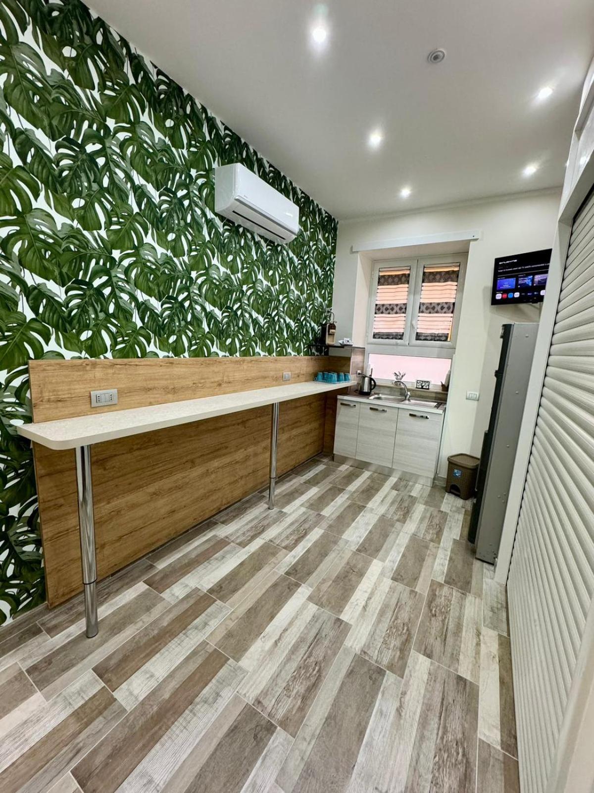 Отель Punto House Ferrovia Неаполь Экстерьер фото