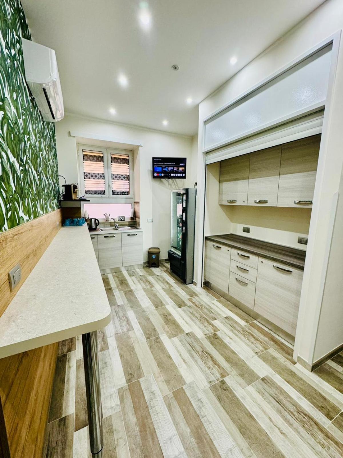 Отель Punto House Ferrovia Неаполь Экстерьер фото
