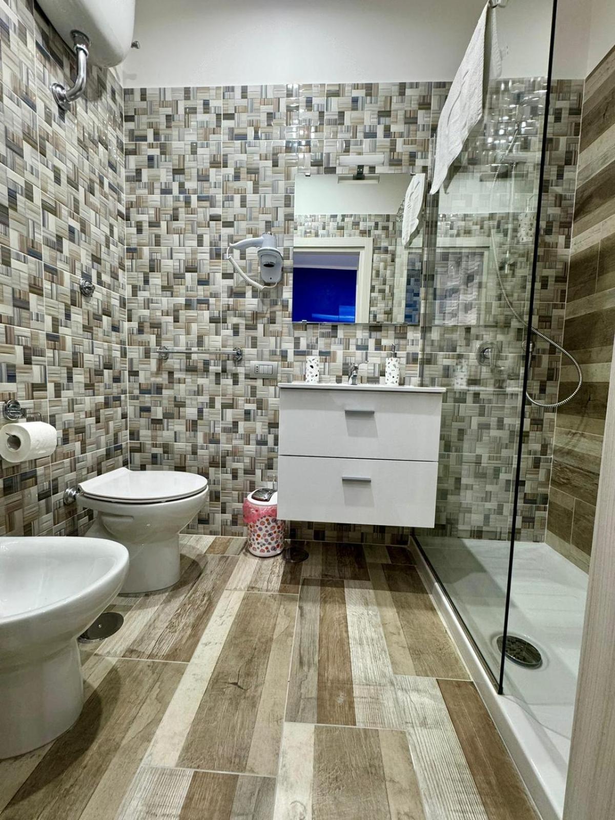 Отель Punto House Ferrovia Неаполь Экстерьер фото