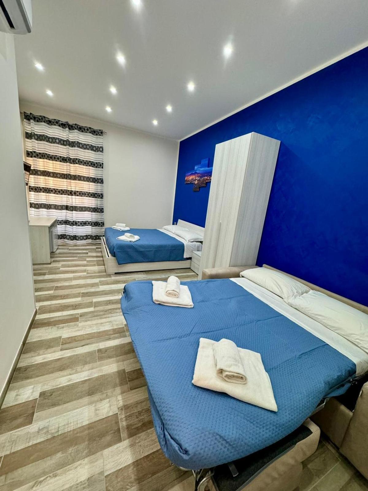 Отель Punto House Ferrovia Неаполь Экстерьер фото