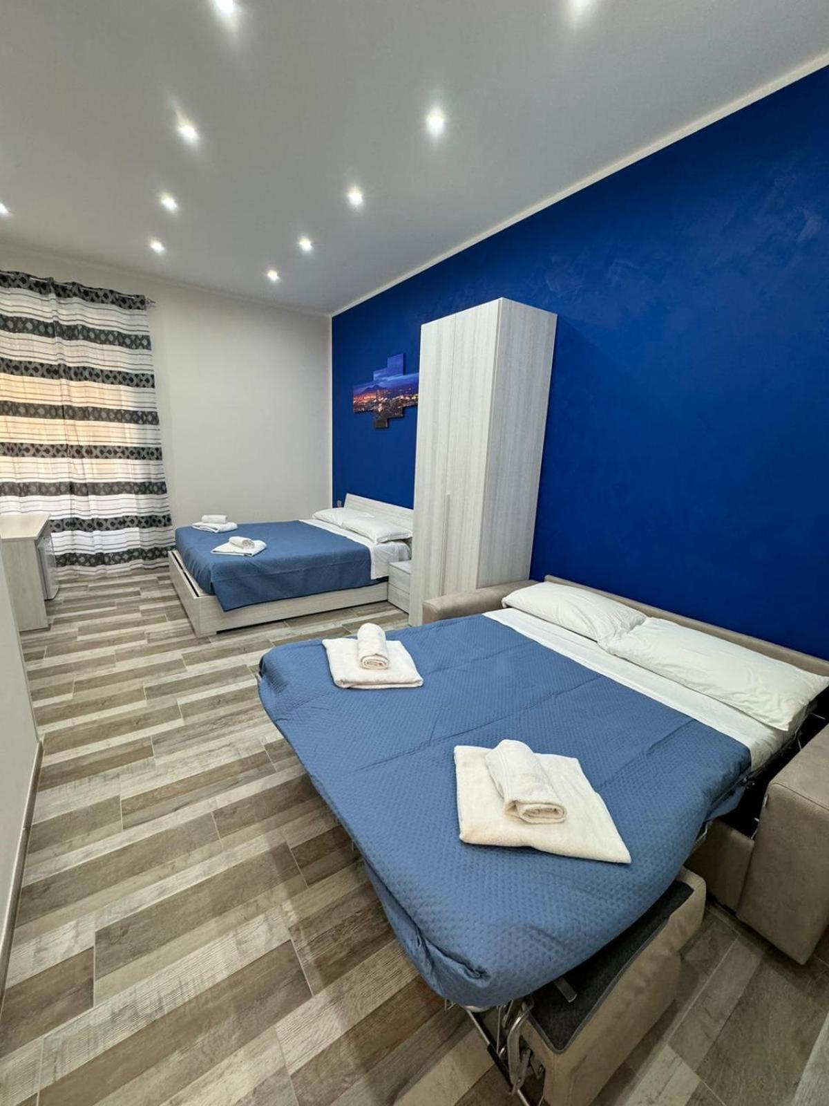 Отель Punto House Ferrovia Неаполь Экстерьер фото