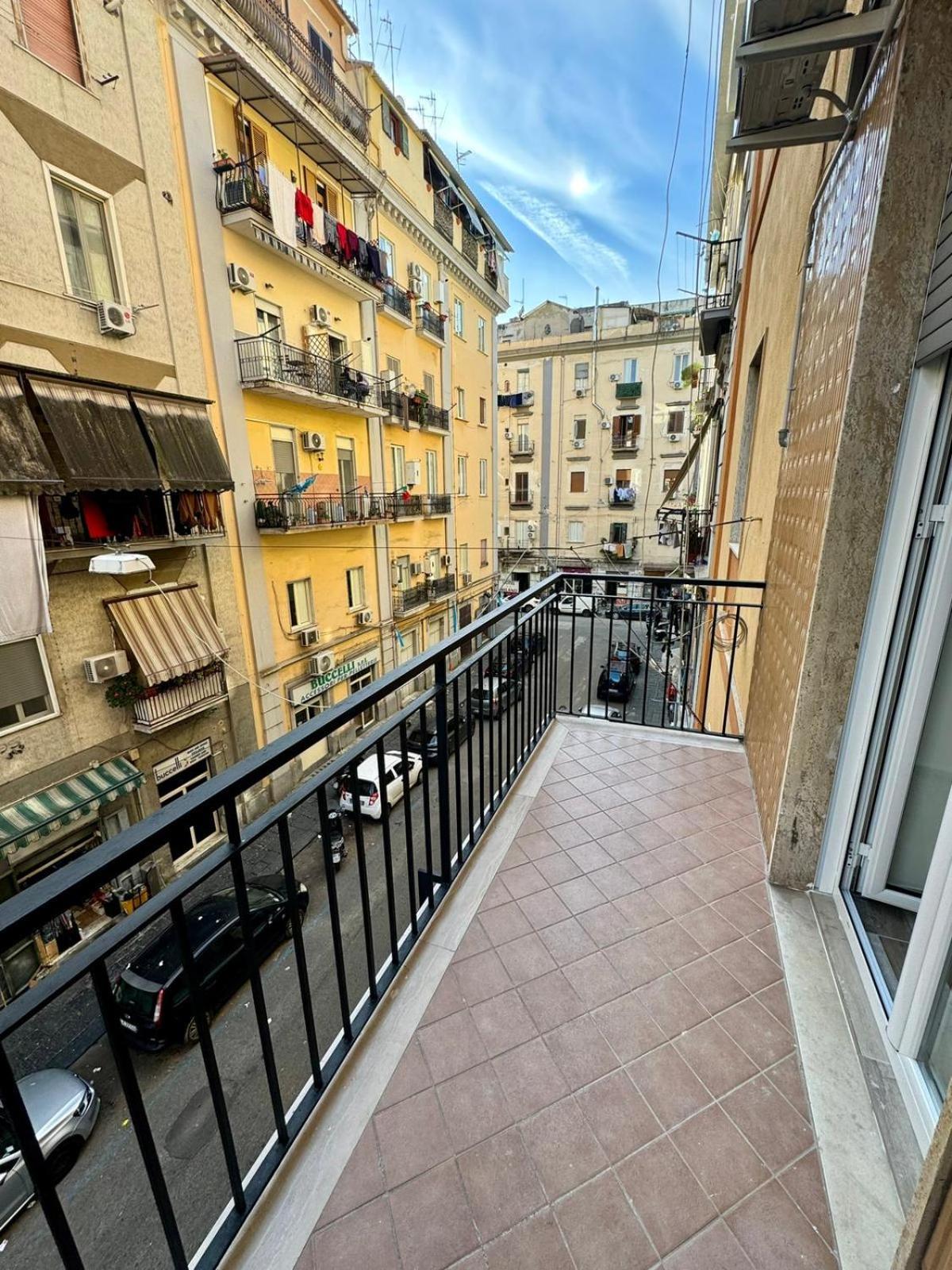 Отель Punto House Ferrovia Неаполь Экстерьер фото