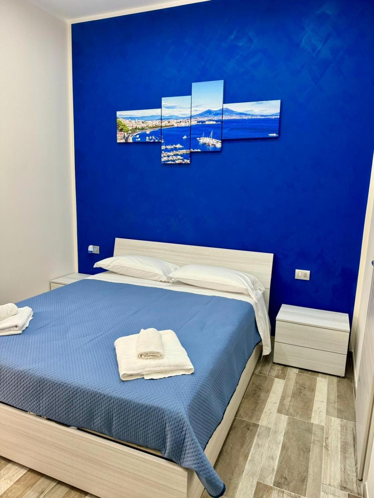 Отель Punto House Ferrovia Неаполь Экстерьер фото
