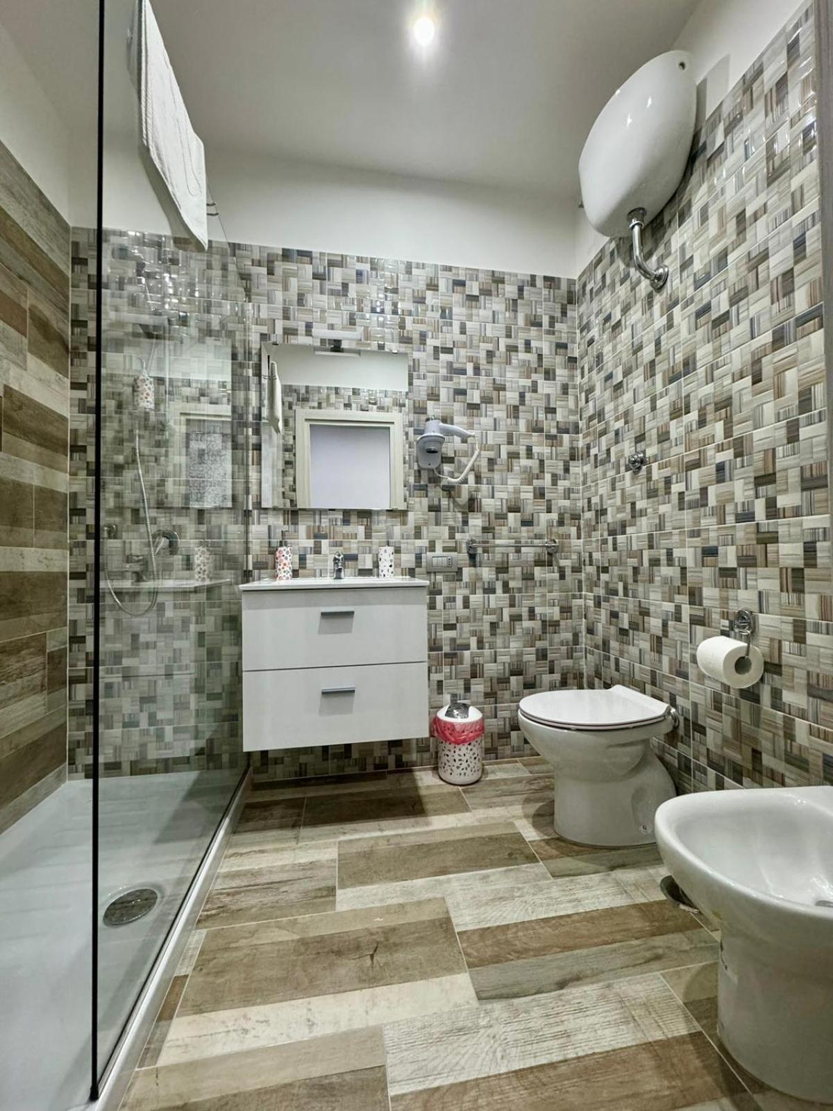 Отель Punto House Ferrovia Неаполь Экстерьер фото